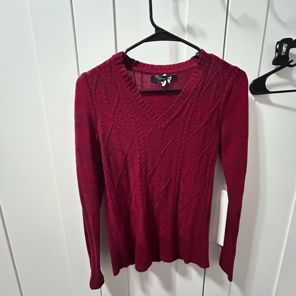 Forever 21 Burgundy Cable-Knit V-Neck Sweater – Size S